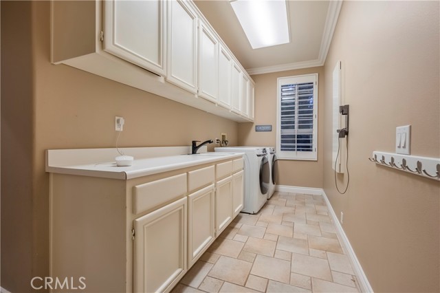 369 Ashbury Lane, Upland CA: https://media.crmls.org/medias/2190107d-1f10-4bc7-95a0-7b7b4b681a7f.jpg