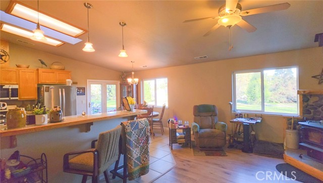 Detail Gallery Image 8 of 50 For 5328 Woodland Dr, Yreka,  CA 96097 - 4 Beds | 2 Baths