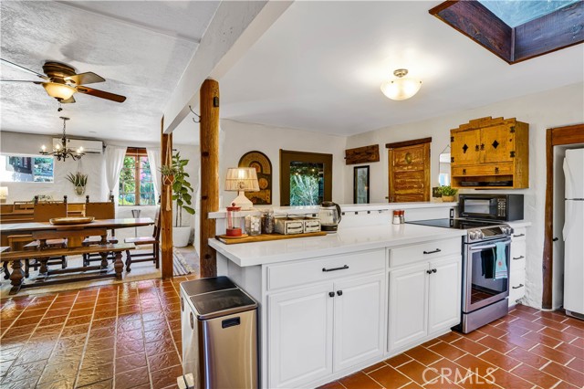 Detail Gallery Image 14 of 33 For 110 Box Canyon, Canoga Park,  CA 91304 - 3 Beds | 2/1 Baths