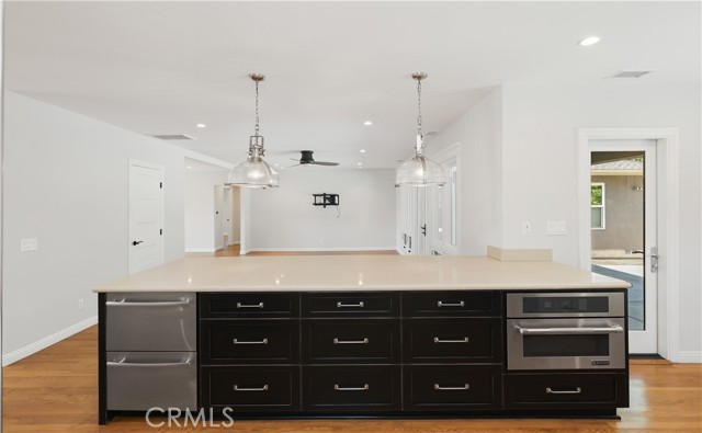 Detail Gallery Image 11 of 43 For 933 W Riviera Dr., Santa Ana,  CA 92705 - 3 Beds | 2/1 Baths