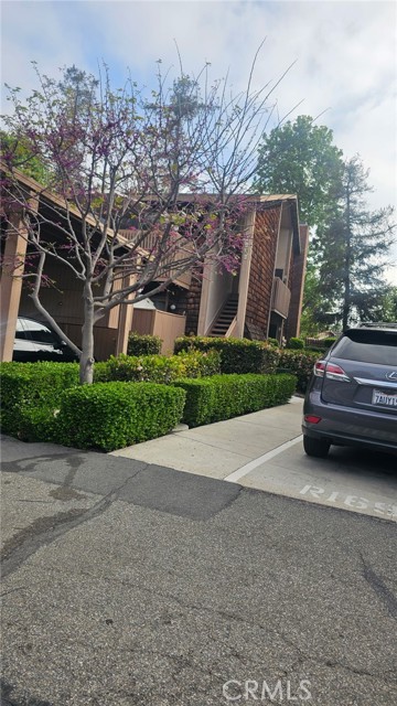 Detail Gallery Image 2 of 5 For 1008 Cabrillo Park #C,  Santa Ana,  CA 92701 - 2 Beds | 1 Baths