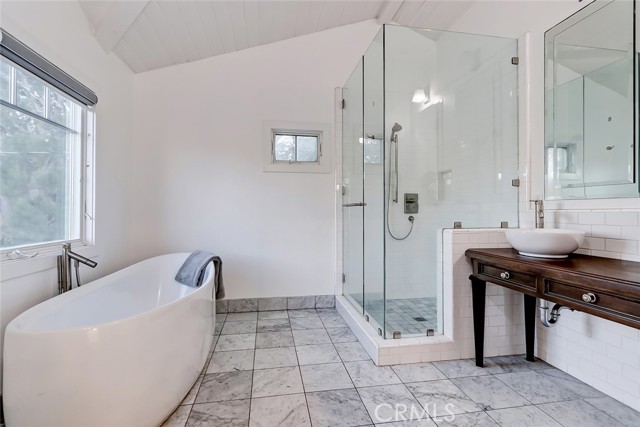 1146 18th Street, Manhattan Beach, California 90266, 4 Bedrooms Bedrooms, ,2 BathroomsBathrooms,Residential,Sold,18th,SB22027666