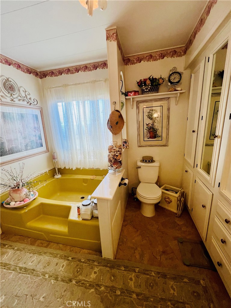 https://media.crmls.org/medias/219207ff-064a-4800-a908-c49cde95dffd.jpg?preset=X-Large