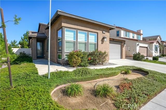 Detail Gallery Image 3 of 34 For 1446 Galaxy Dr, Beaumont,  CA 92223 - 4 Beds | 2 Baths