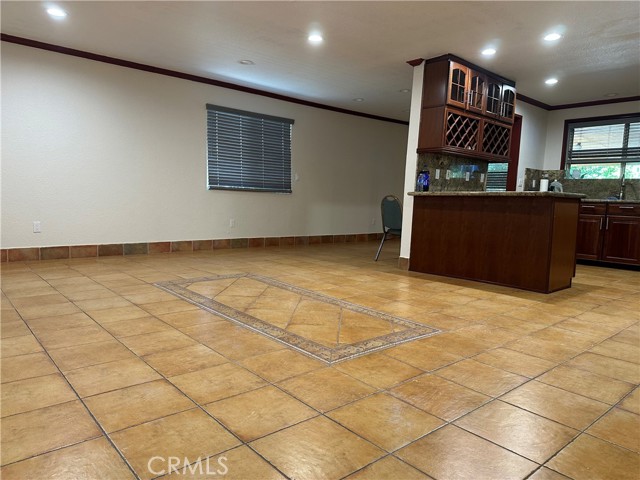 Detail Gallery Image 5 of 13 For 7721 Rhea Ave, Reseda,  CA 91335 - 3 Beds | 2 Baths