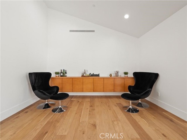 5702 Lubao Avenue, Woodland Hills CA: https://media.crmls.org/medias/2194b383-8606-4c86-800e-5c4c353cb3ef.jpg