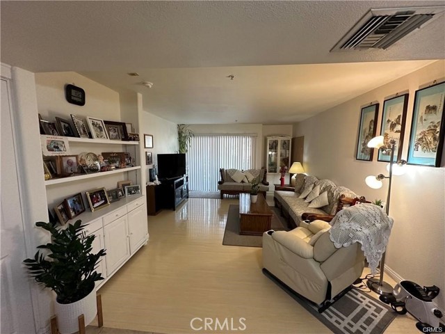 Detail Gallery Image 5 of 22 For 321 N Orange Ave #209,  Monterey Park,  CA 91755 - 2 Beds | 2 Baths