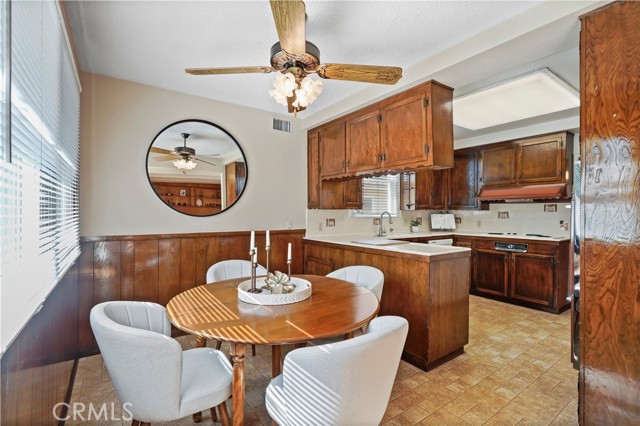 7546 Bluebell Avenue, North Hollywood CA: https://media.crmls.org/medias/2194d00f-cb36-4b4a-b109-ec2dec87063a.jpg