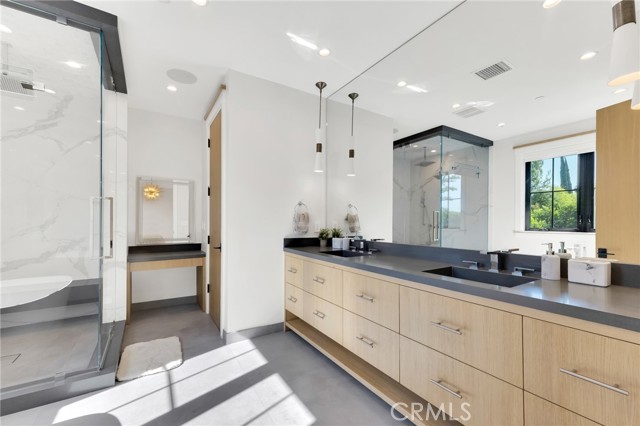 Detail Gallery Image 21 of 37 For 4919 Rhodes Ave, Valley Village,  CA 91607 - 5 Beds | 4/1 Baths