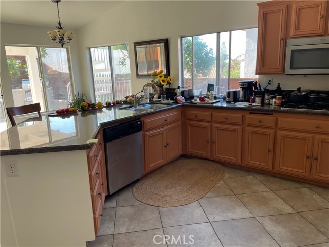 Detail Gallery Image 4 of 25 For 2830 Taylor Ave, Corona,  CA 92882 - 4 Beds | 2 Baths