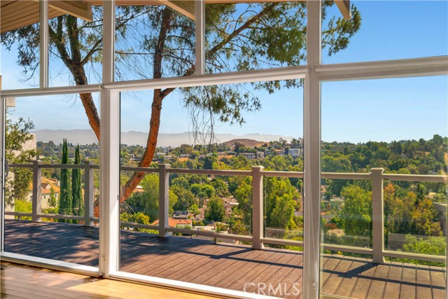 Detail Gallery Image 4 of 32 For 5102 Medina Rd, Woodland Hills,  CA 91364 - 2 Beds | 2 Baths