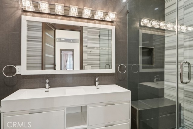 10418 Rubio Avenue, Granada Hills CA: https://media.crmls.org/medias/21982ea1-c7ad-4675-ae4d-7ae7dfc265c7.jpg