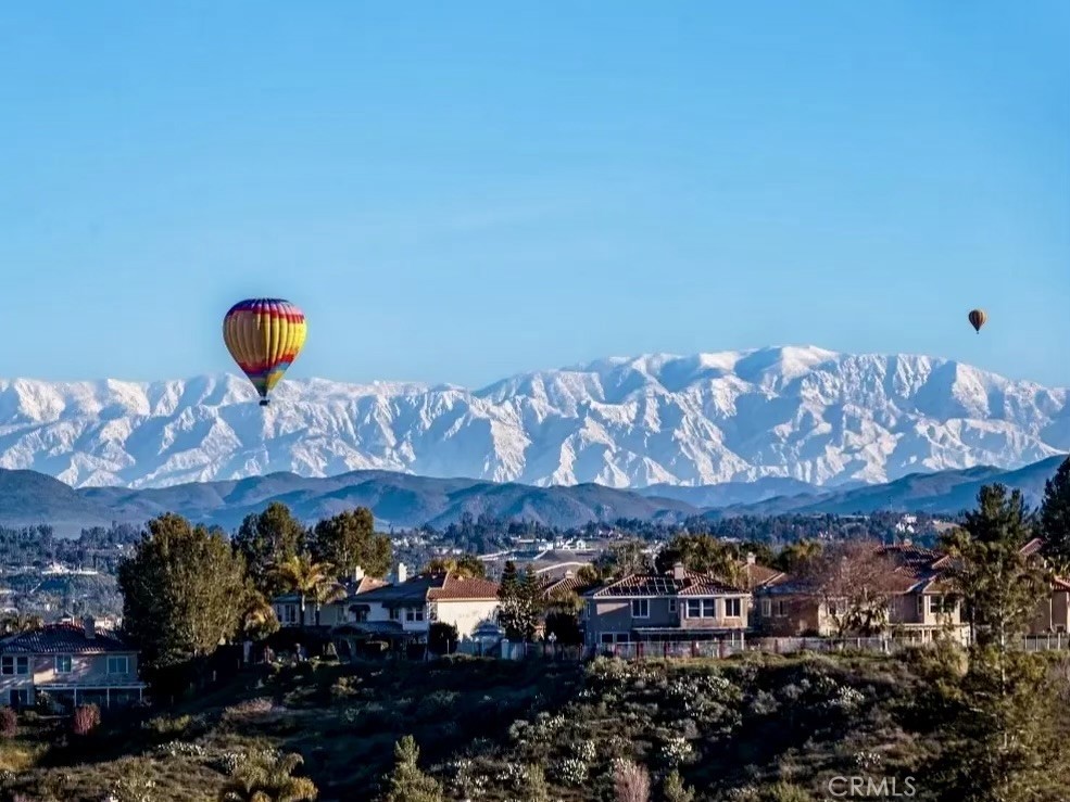 https://media.crmls.org/medias/21988cc1-377d-425b-b990-53f8c902256f.jpg?preset=X-Large