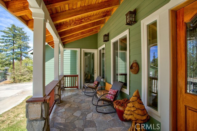 32557 Pine Cone Ct A&B, Running Springs CA: https://media.crmls.org/medias/2198d5bf-20e7-485e-afaa-b11c7243c9cf.jpg
