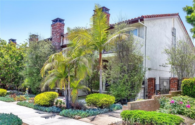 1205 S Catalina S Avenue, Redondo Beach CA: https://media.crmls.org/medias/21991ef0-6487-40a2-ac2f-37571af9227c.jpg