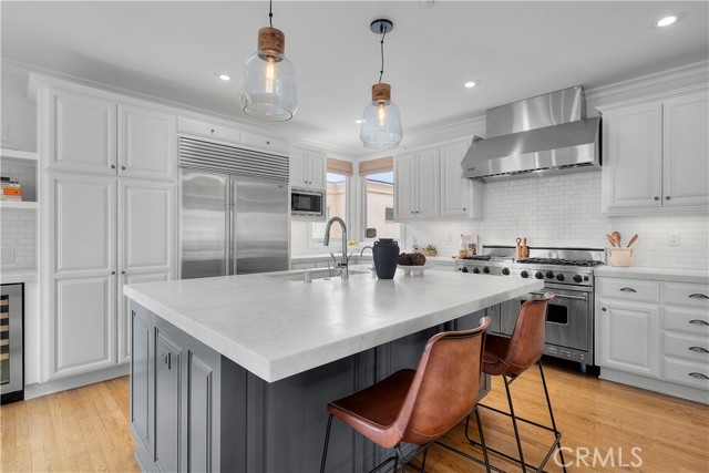 807 Crest Drive, Manhattan Beach CA: https://media.crmls.org/medias/21999ebb-2077-4d9c-9624-880a1202b85c.jpg
