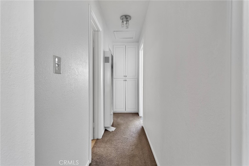 https://media.crmls.org/medias/2199e4f3-7e69-4298-b7bb-84817a2ccd94.jpg?preset=X-Large