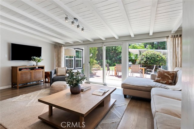 14724 Cumpston Street photo 7