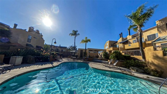 Front Image Thumbnail for CROC25270442