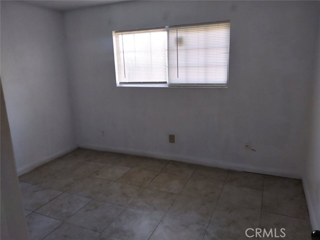 523 31st Street, Bakersfield CA: https://media.crmls.org/medias/219d588a-c31d-4b37-83e0-cff6c81152d2.jpg