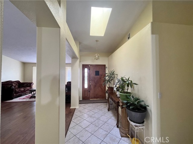 Detail Gallery Image 4 of 18 For 18668 Kamana Rd, Apple Valley,  CA 92307 - 3 Beds | 2/1 Baths