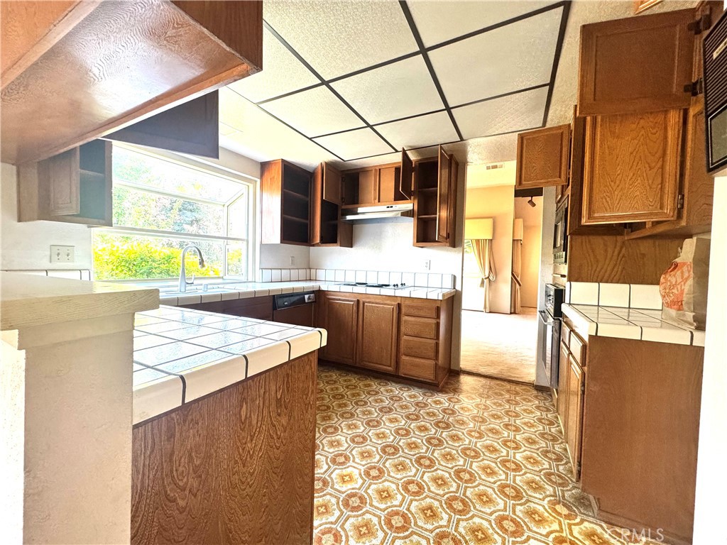https://media.crmls.org/medias/219f1fe5-1fa2-4cc6-9346-3fe48778f74a.jpg?preset=X-Large