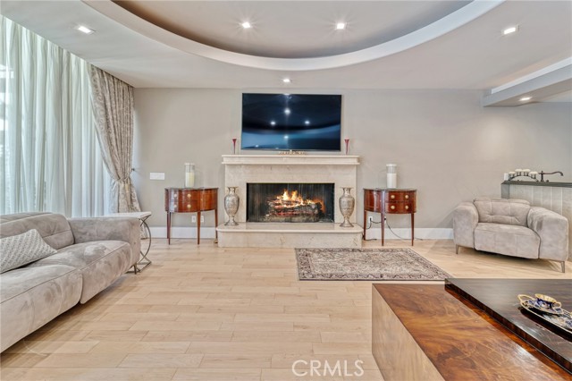 15737 Sutton Street, Encino CA: https://media.crmls.org/medias/219f227a-d52c-4739-aae7-ad7500e2cc07.jpg
