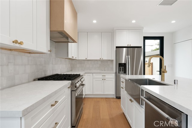 Detail Gallery Image 2 of 38 For 8334 Winsford Ave, Los Angeles,  CA 90045 - 5 Beds | 4 Baths