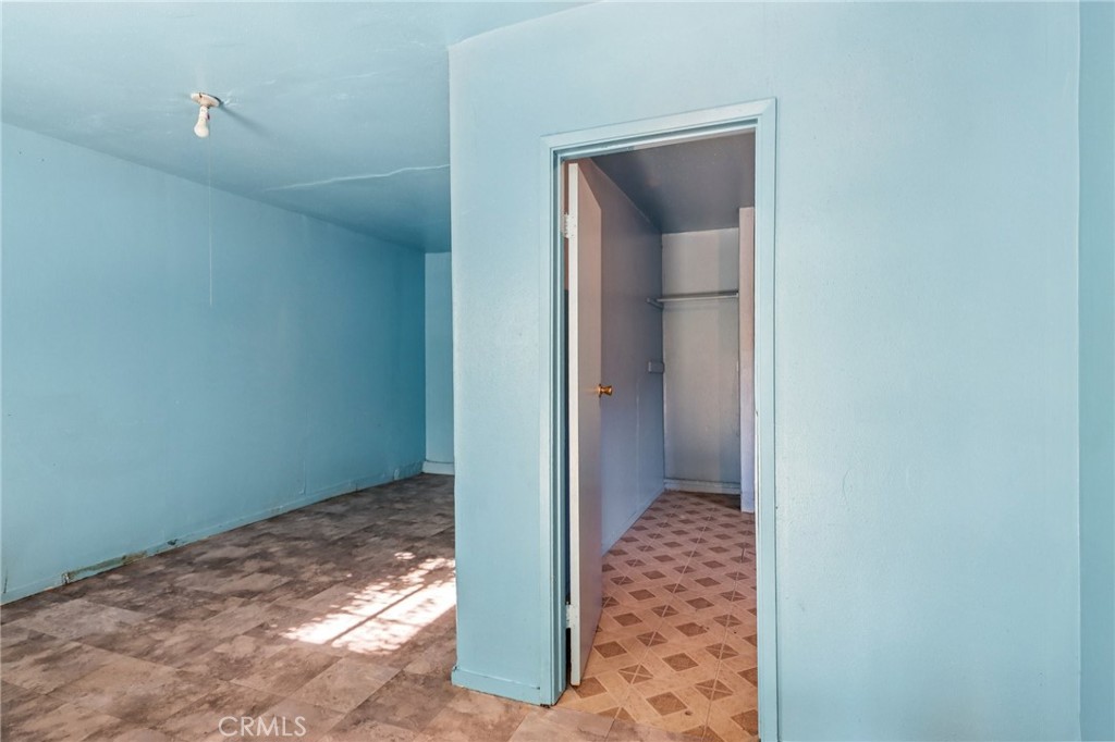 https://media.crmls.org/medias/21a01436-926d-44a3-b3e1-a47bb8827e2e.jpg?preset=X-Large
