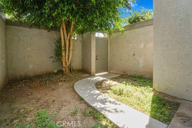 2220 E Chapman Avenue, Fullerton CA: https://media.crmls.org/medias/21a021ed-1e28-4cc1-a43b-6d80e5c3601a.jpg