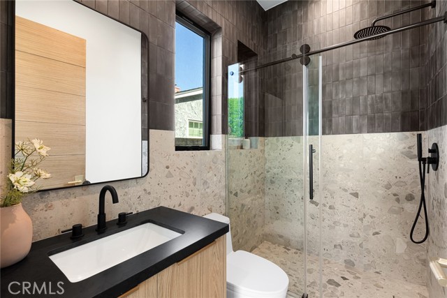 22640 Clarendon Street, Woodland Hills CA: https://media.crmls.org/medias/21a0810a-1a4f-4908-9119-120193ef0cad.jpg