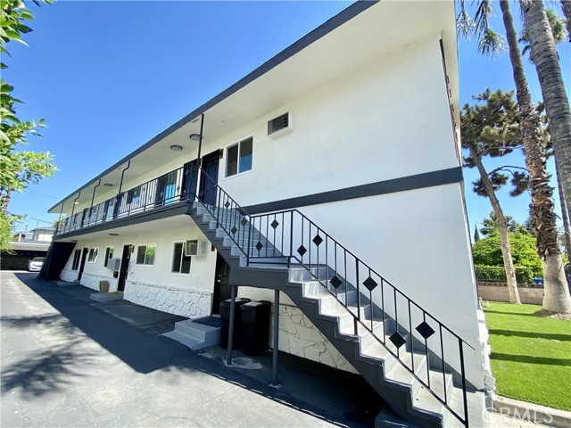 11347 Emelita Street photo 2