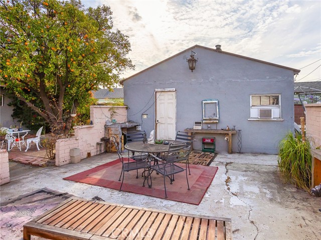 2215 N Brighton Street, Burbank CA: https://media.crmls.org/medias/21a147c2-ad07-4bb7-bc45-6d709178e9ee.jpg