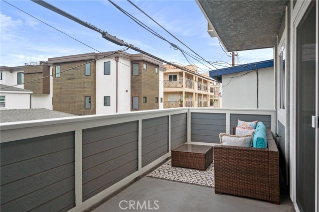 Detail Gallery Image 15 of 36 For 427 Manhattan Ave, Hermosa Beach,  CA 90254 - 2 Beds | 2/1 Baths