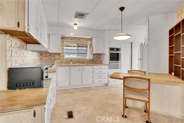 200 San Bernardino, Rialto CA: https://media.crmls.org/medias/21a1b133-f9aa-4d74-90b2-89a633bbc8f6.jpg