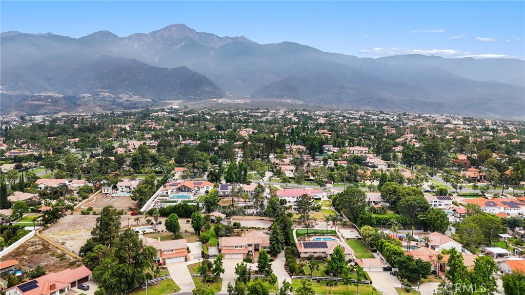 https://media.crmls.org/medias/21a1eff3-df2e-41d3-af04-603952aa6171.jpg?preset=X-Large