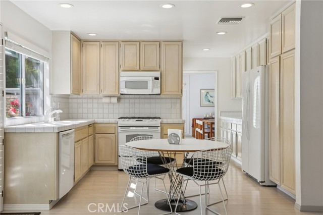 8351 Kentland Avenue, West Hills CA: https://media.crmls.org/medias/21a29c4f-976b-4078-bf59-38a00bc10a6f.jpg