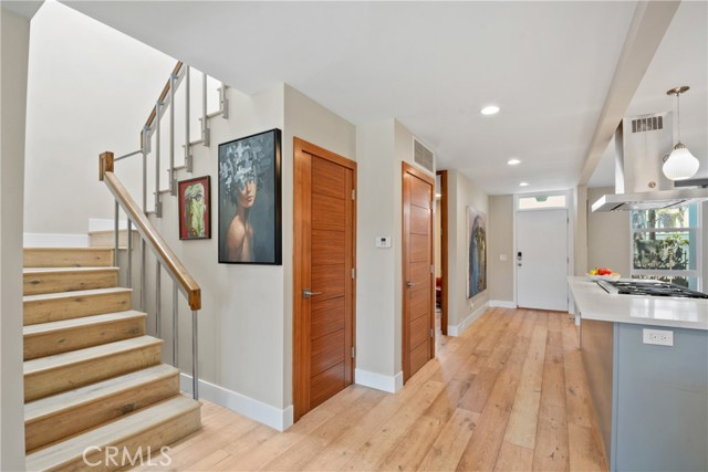 4062 Aladdin Drive, Huntington Beach CA: https://media.crmls.org/medias/21a4058e-bc07-48f7-b9d2-72617eecc516.jpg