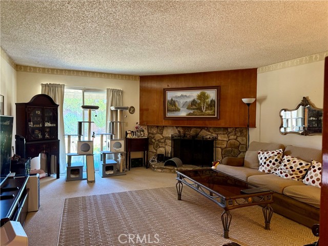 Detail Gallery Image 3 of 11 For 542 N Hanover St, Anaheim,  CA 92801 - 4 Beds | 2/1 Baths