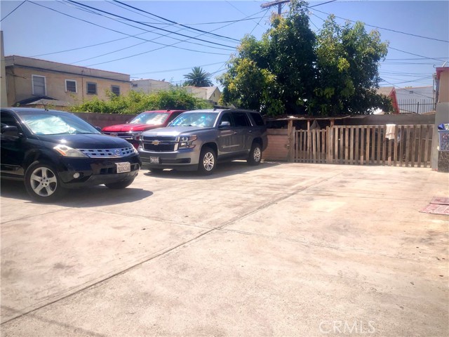 602 W 40th Place, Los Angeles CA: https://media.crmls.org/medias/21a432a8-6359-4265-8ade-a20d6258fe39.jpg