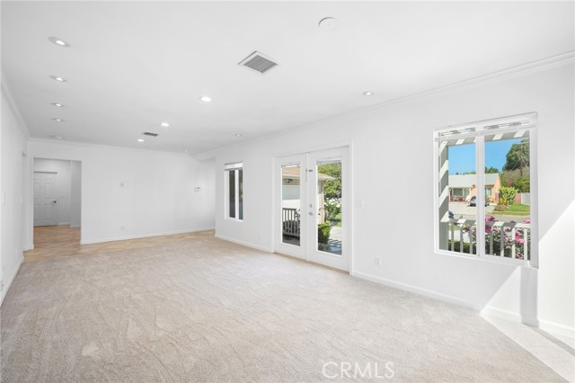 Detail Gallery Image 8 of 31 For 16814 Hartland, Lake Balboa,  CA 91406 - 3 Beds | 2 Baths