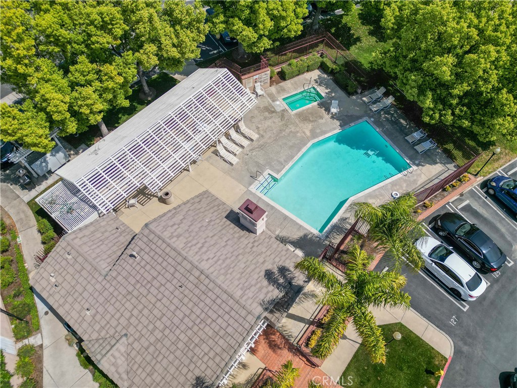 https://media.crmls.org/medias/21a4e36d-29b6-4180-9d95-0f2f310f9b0a.jpg?preset=X-Large