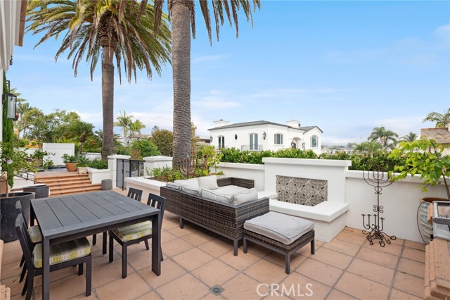 Detail Gallery Image 12 of 31 For 215 Poppy Ave, Corona Del Mar,  CA 92625 - 5 Beds | 4/2 Baths