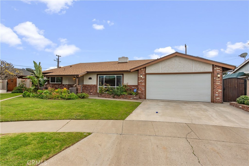 2110 E North Redwood