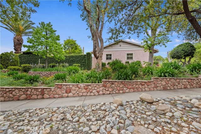 Detail Gallery Image 8 of 66 For 1327 Grove Ave, Upland,  CA 91786 - 3 Beds | 2 Baths