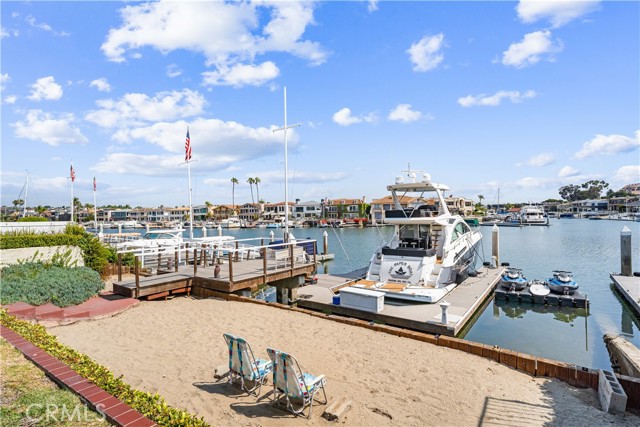 Detail Gallery Image 27 of 36 For 11 Harbor Is, Newport Beach,  CA 92660 - 3 Beds | 2 Baths