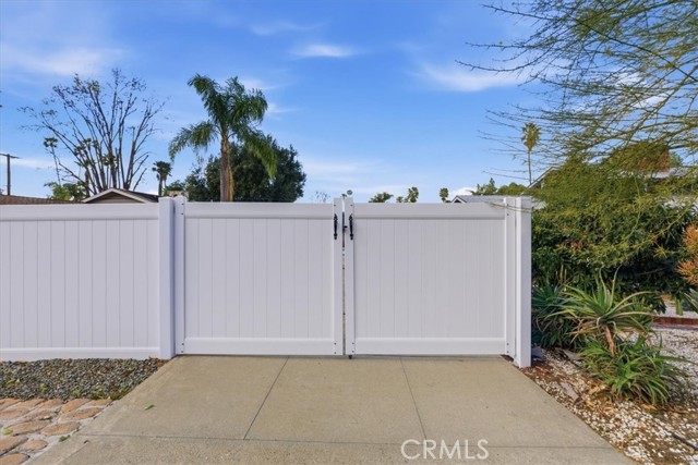 Detail Gallery Image 44 of 44 For 2111 Elsinore Rd, Riverside,  CA 92506 - 3 Beds | 2/1 Baths