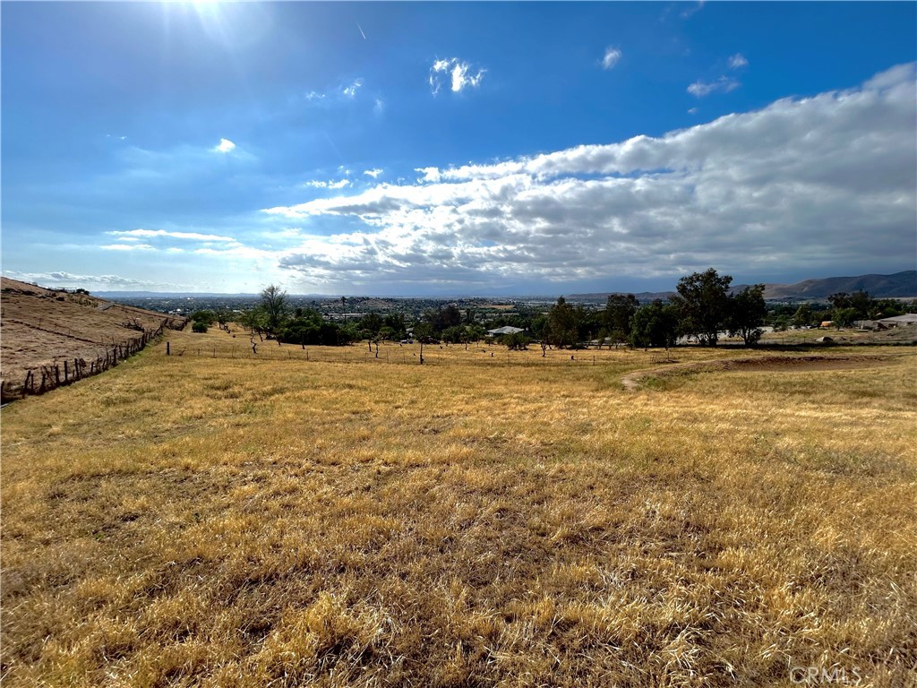 https://media.crmls.org/medias/21ab085f-5702-4194-ad6c-908296c25f20.jpg?preset=X-Large
