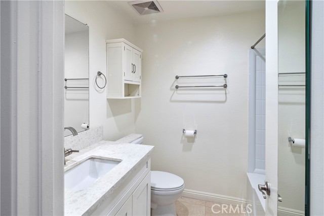Detail Gallery Image 13 of 21 For 10520 Lakeside Dr #E,  Garden Grove,  CA 92840 - 1 Beds | 1 Baths