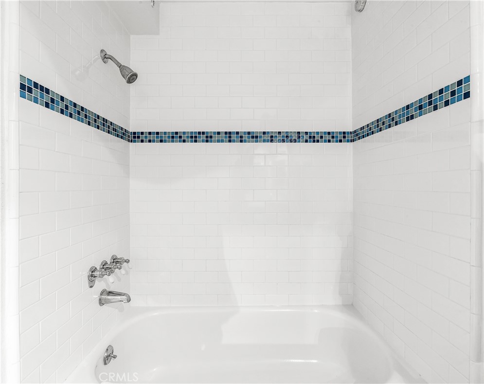 https://media.crmls.org/medias/21ab1365-59aa-42b4-a3ee-8a49ce6e85ee.jpg?preset=X-Large